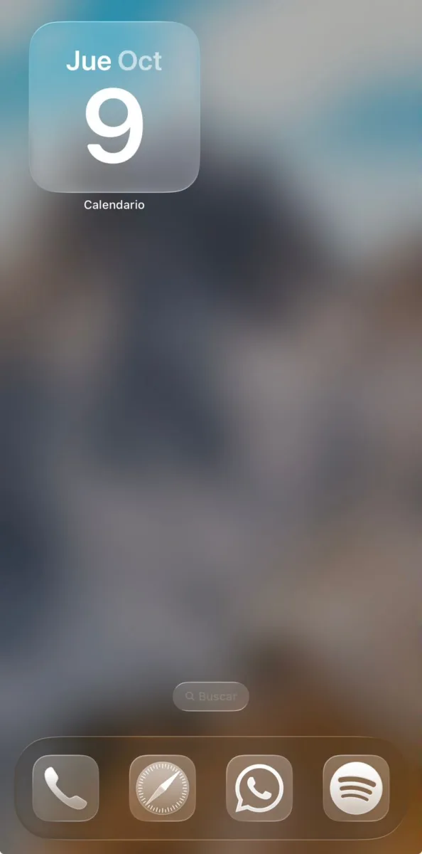 Captura de pantalla con WhatsApp Liquid Retina activado en iPhone 15 Pro MAX y IOS 26