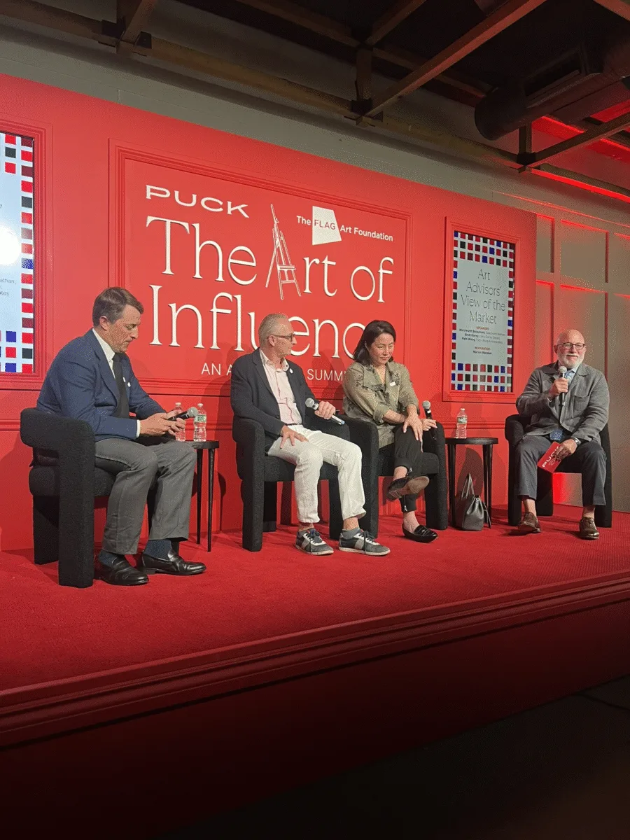 Patti Wong reflexiona sobre la importancia de comprender el papel del asesor de arte en el proceso. Señala que conseguir que la gente pague por asesoramiento es difícil