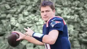 Imagen de jugador NFL y billetes, referencia a cuánto ganan rumbo al Super Bowl