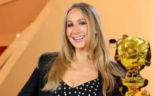 Nikki Glaser presentando los Globos de Oro 2026 y horarios para ver la gala y la alfombra roja